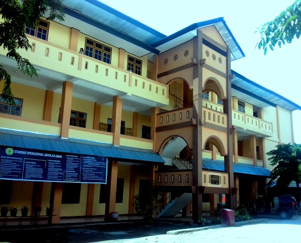 Gambar SMPK Giovanni Kupang