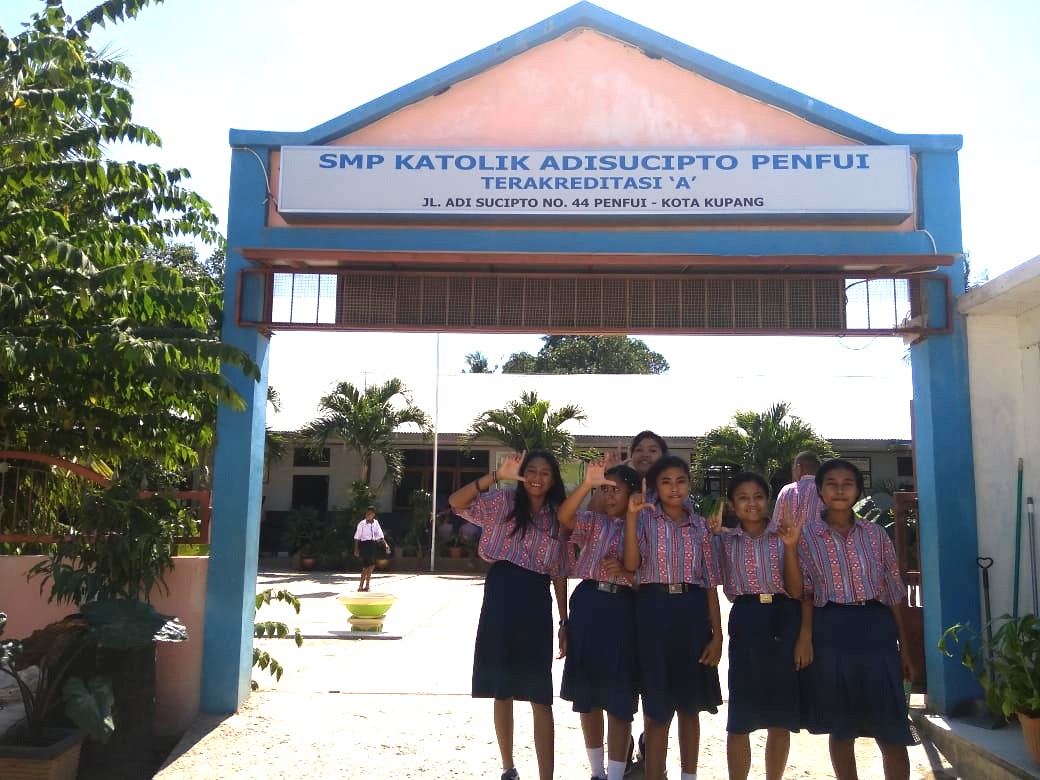 Gambar SMPK Adisucipto Penfui